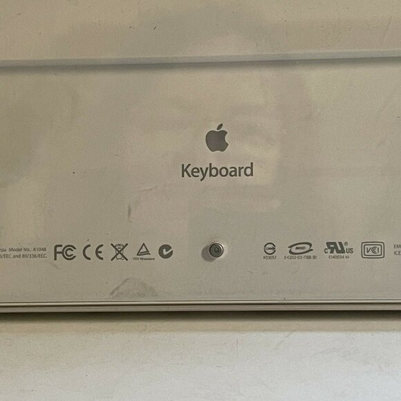 Apple 2005 Model # A1048 White/Clear Fully Functioning Wired Keyboard USB Ports - Picture 8 of 11